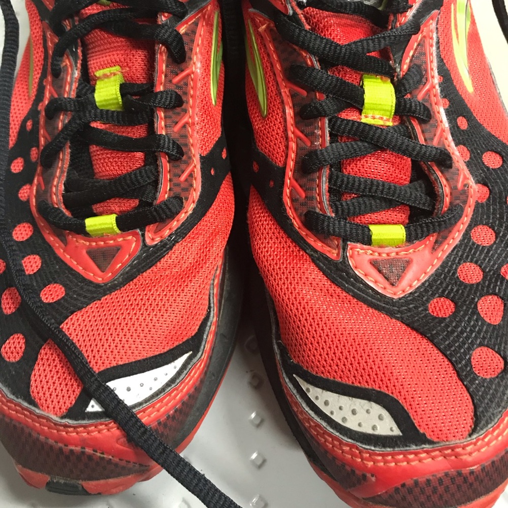 Used Brooks Cascadia trail shoes. Women’s size 8